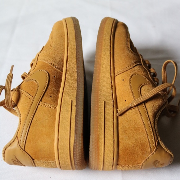 NIKE AIR FORCE ONE 1 LV8 3 Wheat Suede Sneakers Youth Size 2 (EU 33.5) - Picture 7 of 12